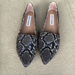 NWOB STEVE MADDEN Snakeskin Feather Flats / Loafers Size 6.5